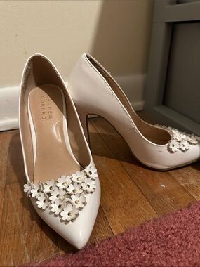 LC Lauren Conrad Ivory Floral Applique Pointed-Toe Pumps